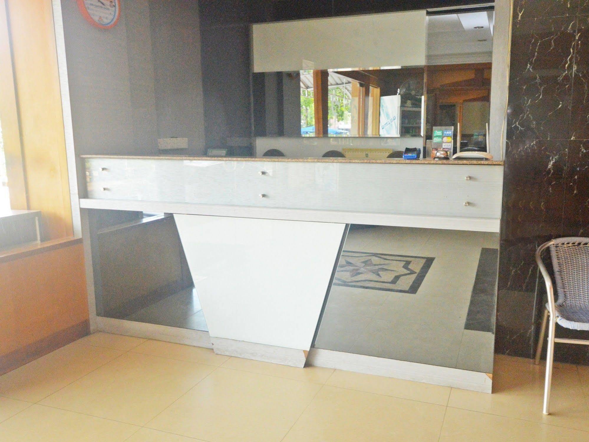 Nida Rooms Nagoya Business Center Batam Exterior foto